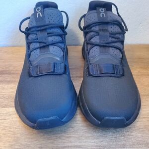 Like New!!! On Cloudnova 2 All Black Colorway Womens Size 10